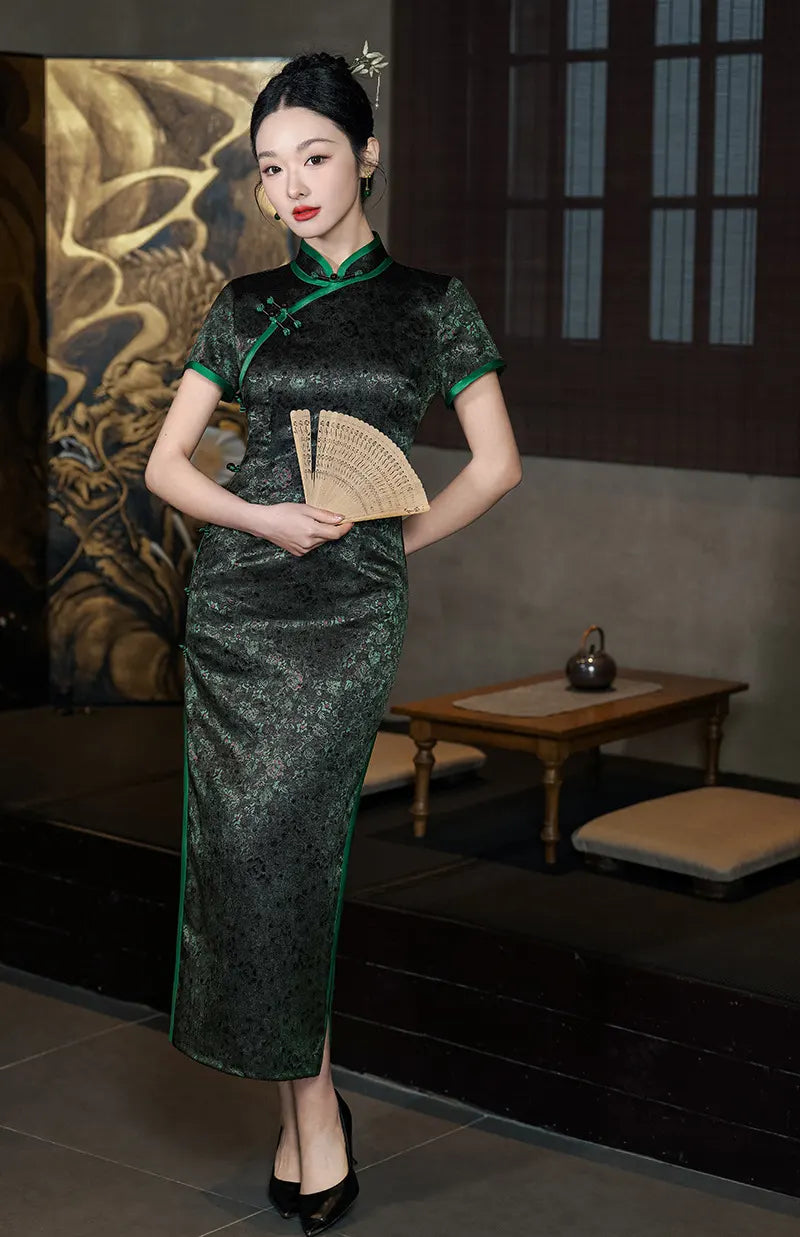 Schwarz-grünes Qipao-Kleid aus Brokat-Jacquard