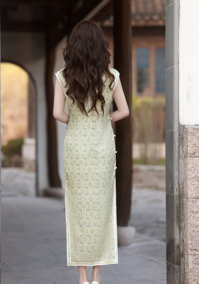 Pastellgrünes ärmelloses Qipao-Kleid