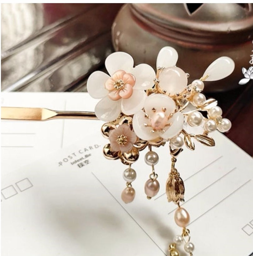 Oriental Floral Jade Look-Alike Hair Stick with Pearl Tassel