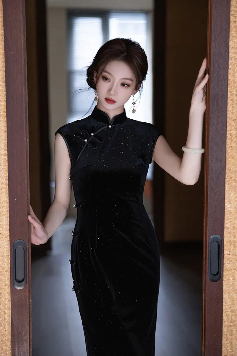 Sleeveless Black Velvet Qipao Dress with Glitter Detail Sleeveless Black Velvet Qipao Dress with Glitter Detail