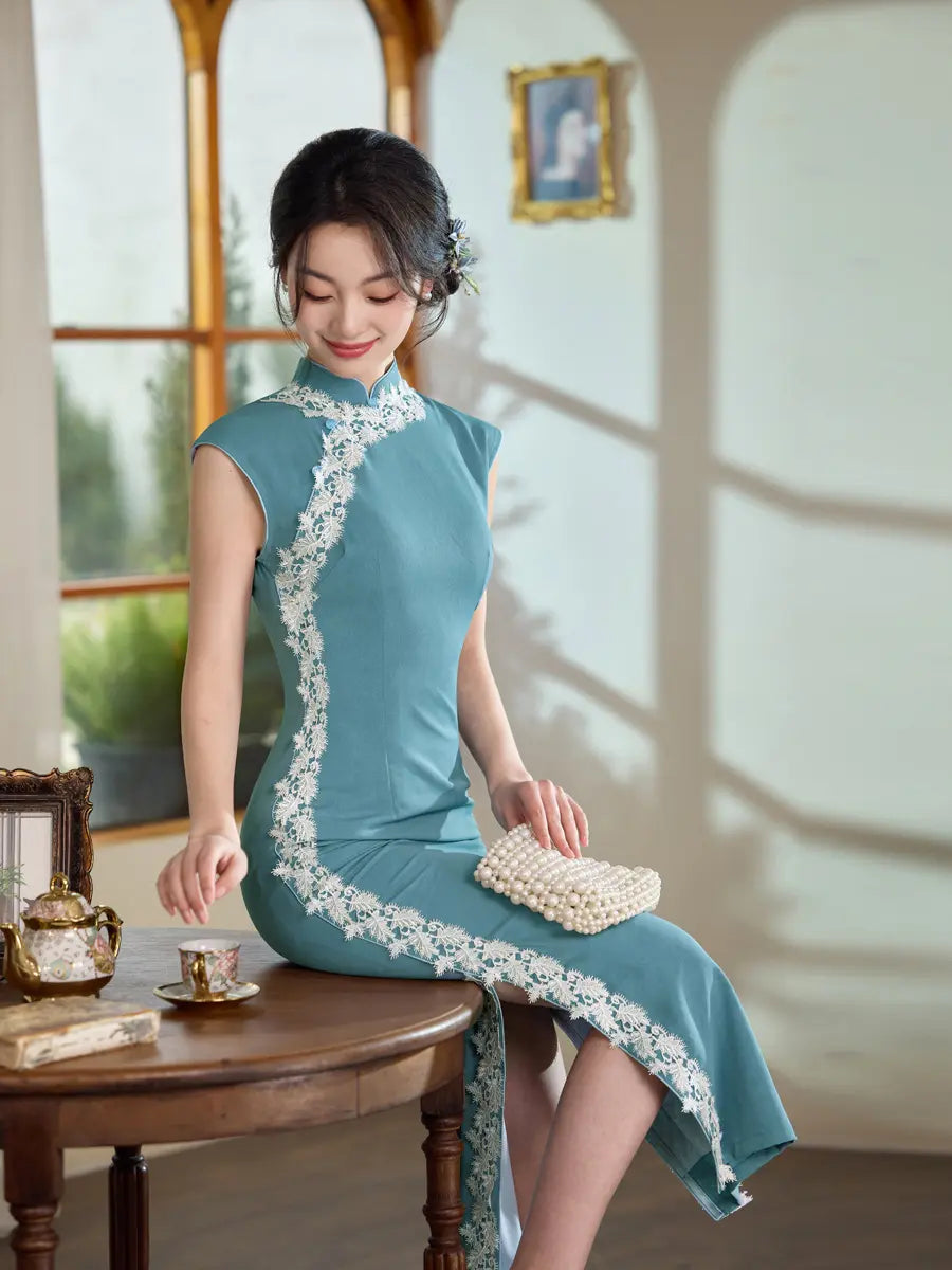 Vintage-Inspired Icy Blue Sleeveless cheongsam dress  with white Floral Trim