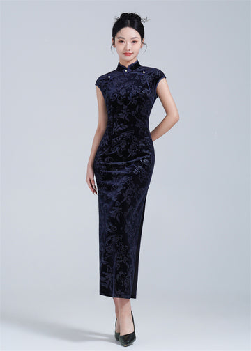 Mitternachtsblaues ärmelloses Qipao-Kleid aus Samt