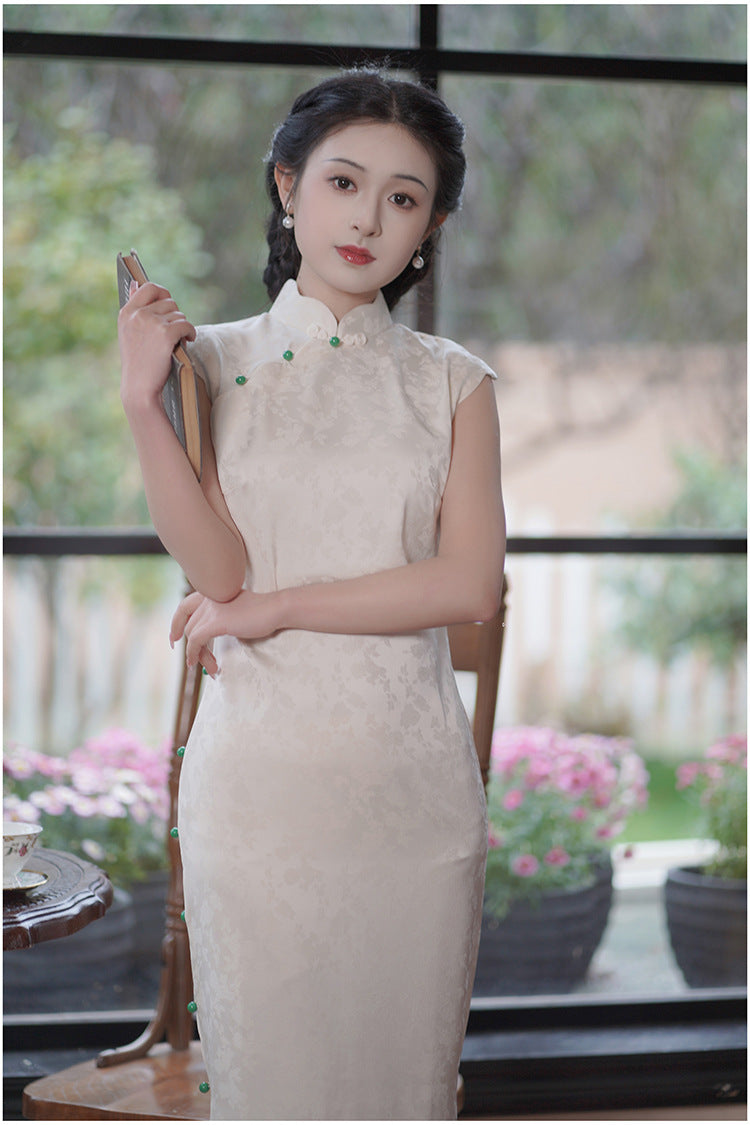 Weißes ärmelloses Cheongsam-Qipao-Kleid | Breeze