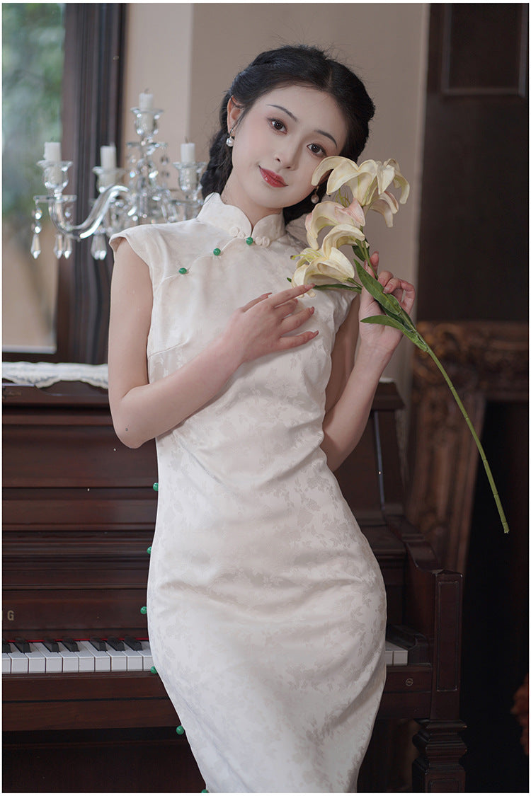 Weißes ärmelloses Cheongsam-Qipao-Kleid | Breeze