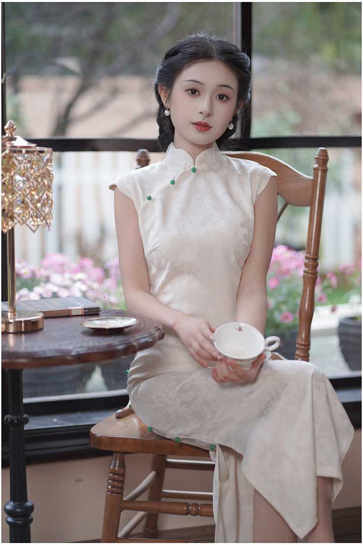 Weißes ärmelloses Cheongsam-Qipao-Kleid | Breeze