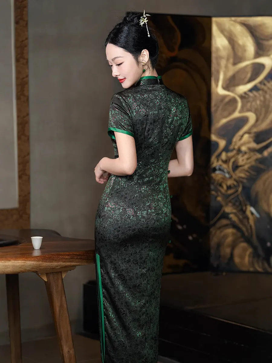 Schwarz-grünes Qipao-Kleid aus Brokat-Jacquard