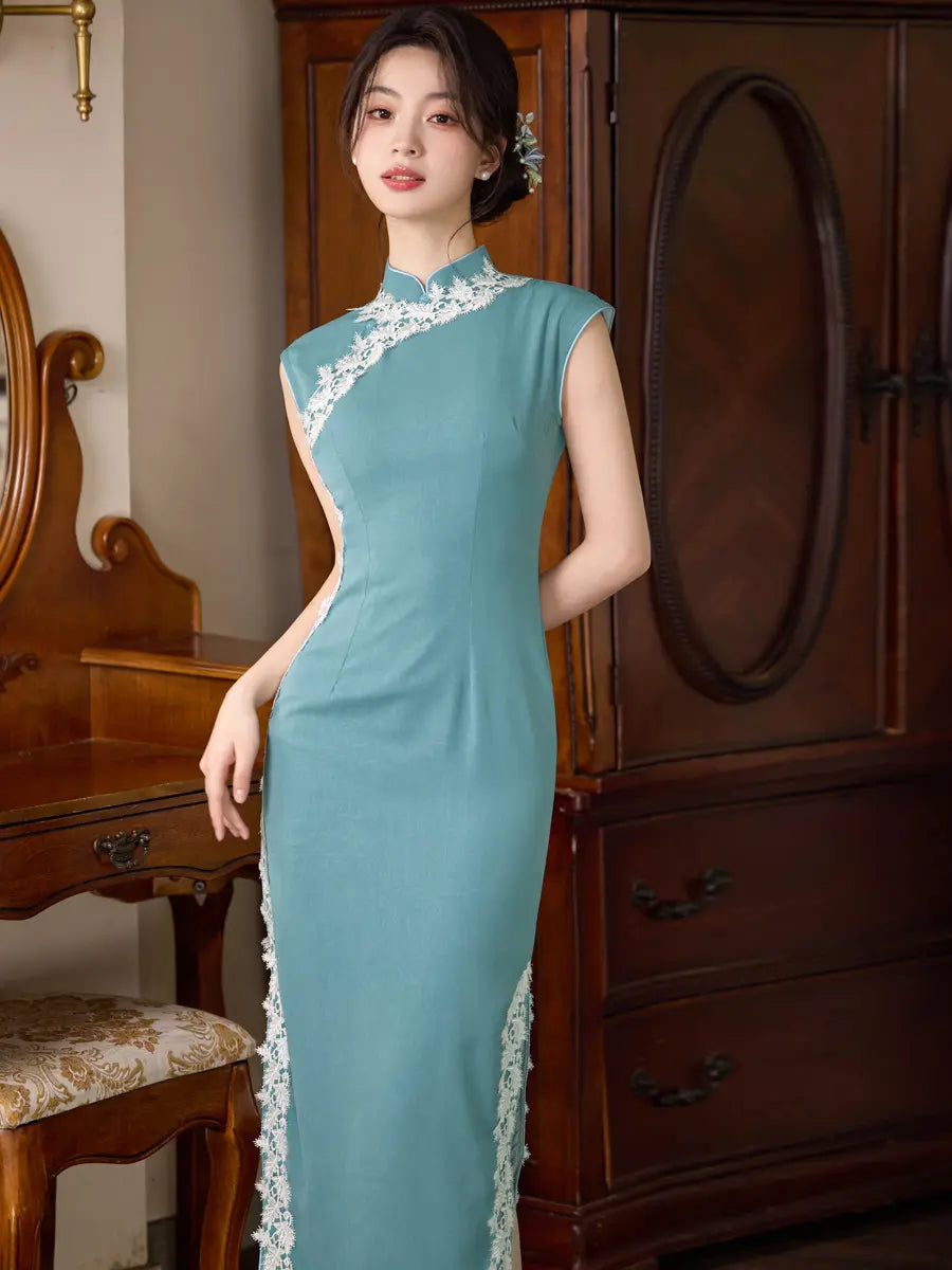 Vintage-Inspired Icy Blue Sleeveless cheongsam dress  with white Floral Trim