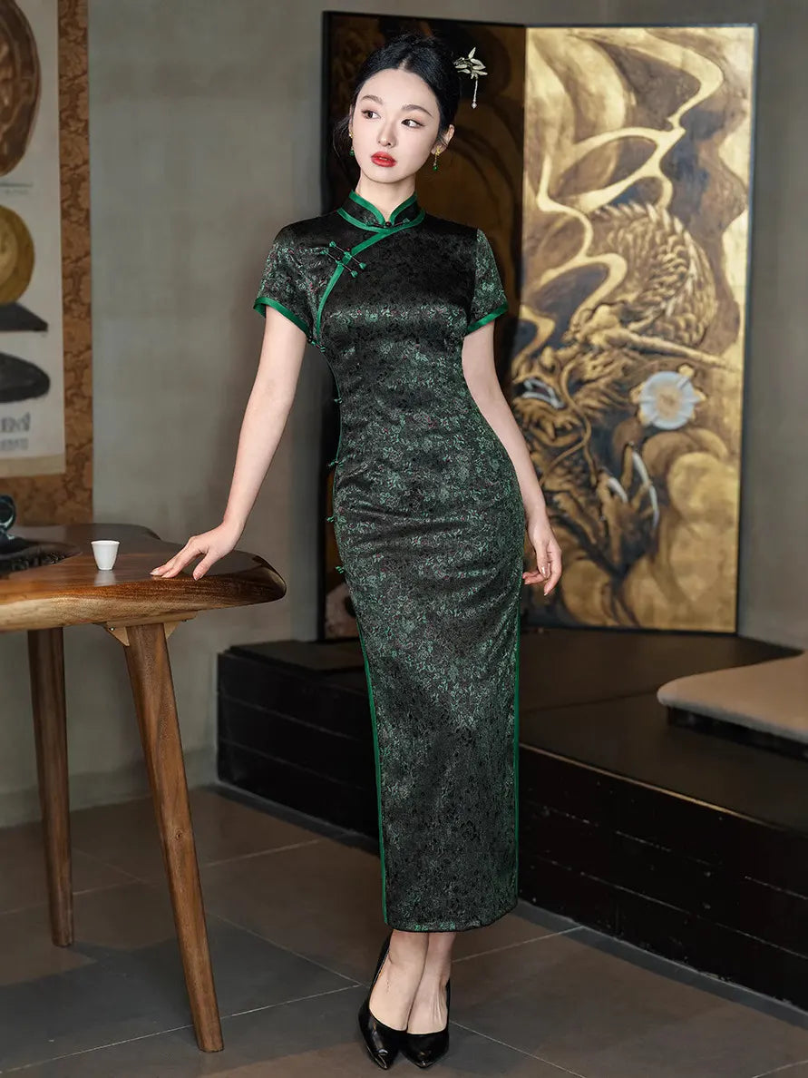 Schwarz-grünes Qipao-Kleid aus Brokat-Jacquard