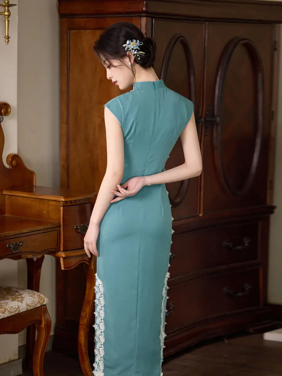 Vintage-Inspired Icy Blue Sleeveless cheongsam dress  with white Floral Trim