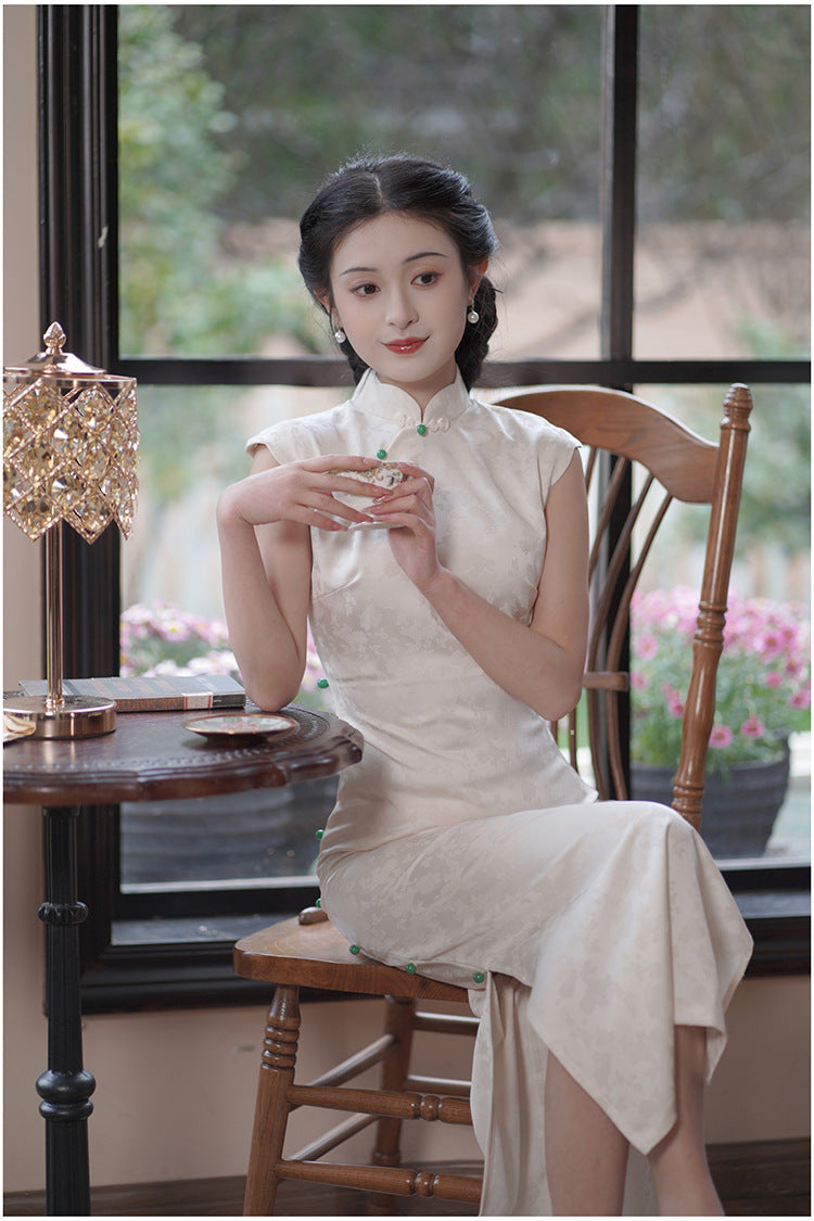 Weißes ärmelloses Cheongsam-Qipao-Kleid | Breeze