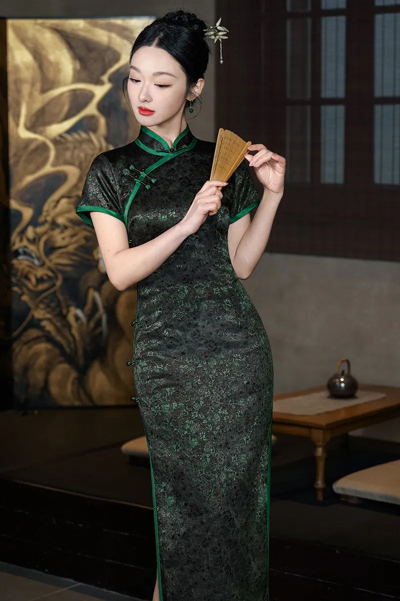 Schwarz-grünes Qipao-Kleid aus Brokat-Jacquard
