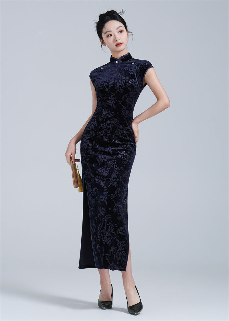 Mitternachtsblaues ärmelloses Qipao-Kleid aus Samt