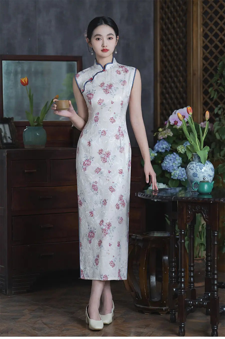 Elegant Traditional Chinese Sleeveless Summer qi pao dress