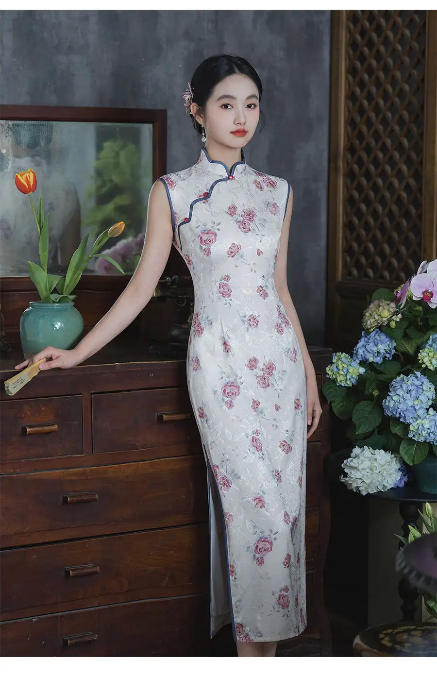 Elegant Traditional Chinese Sleeveless Summer white  floral qi pao dress