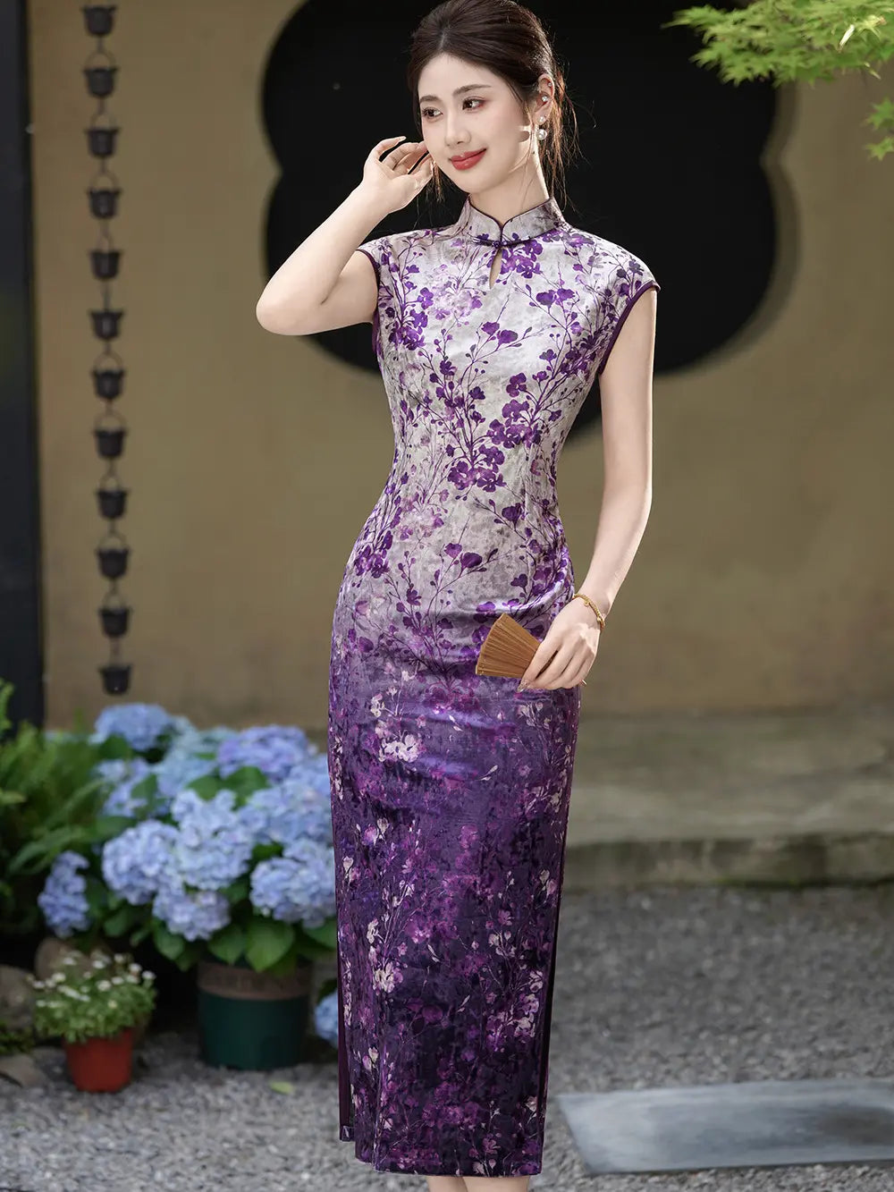 Gradient Purple Velvet Sleeveless Qipao