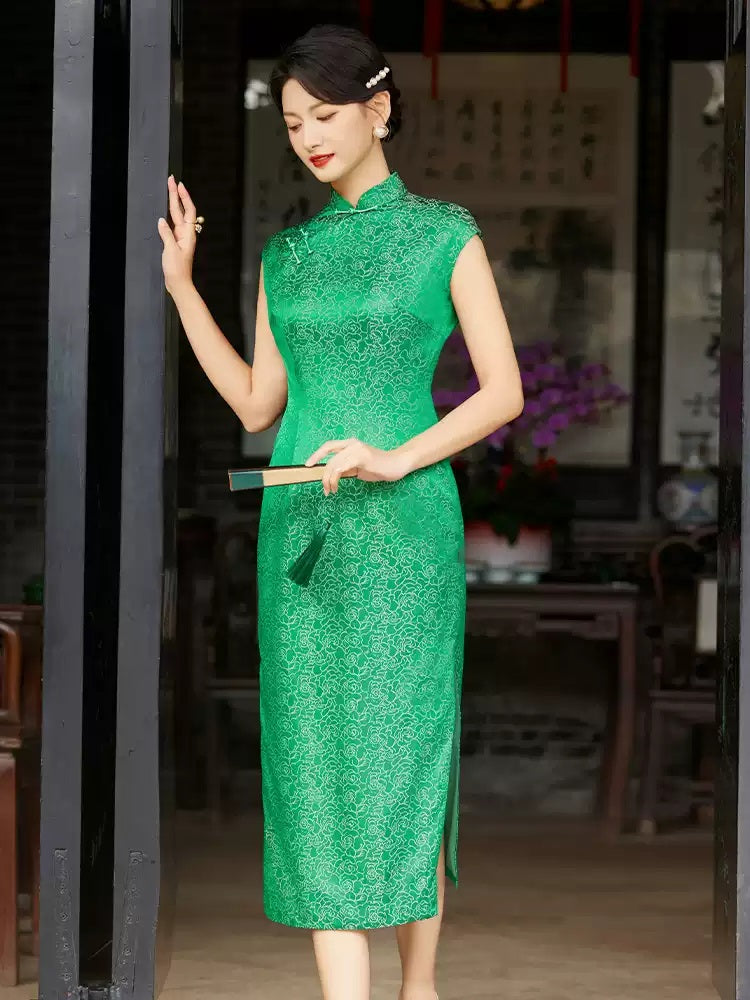 traditional chinese green sleeveless silk qipao dress
