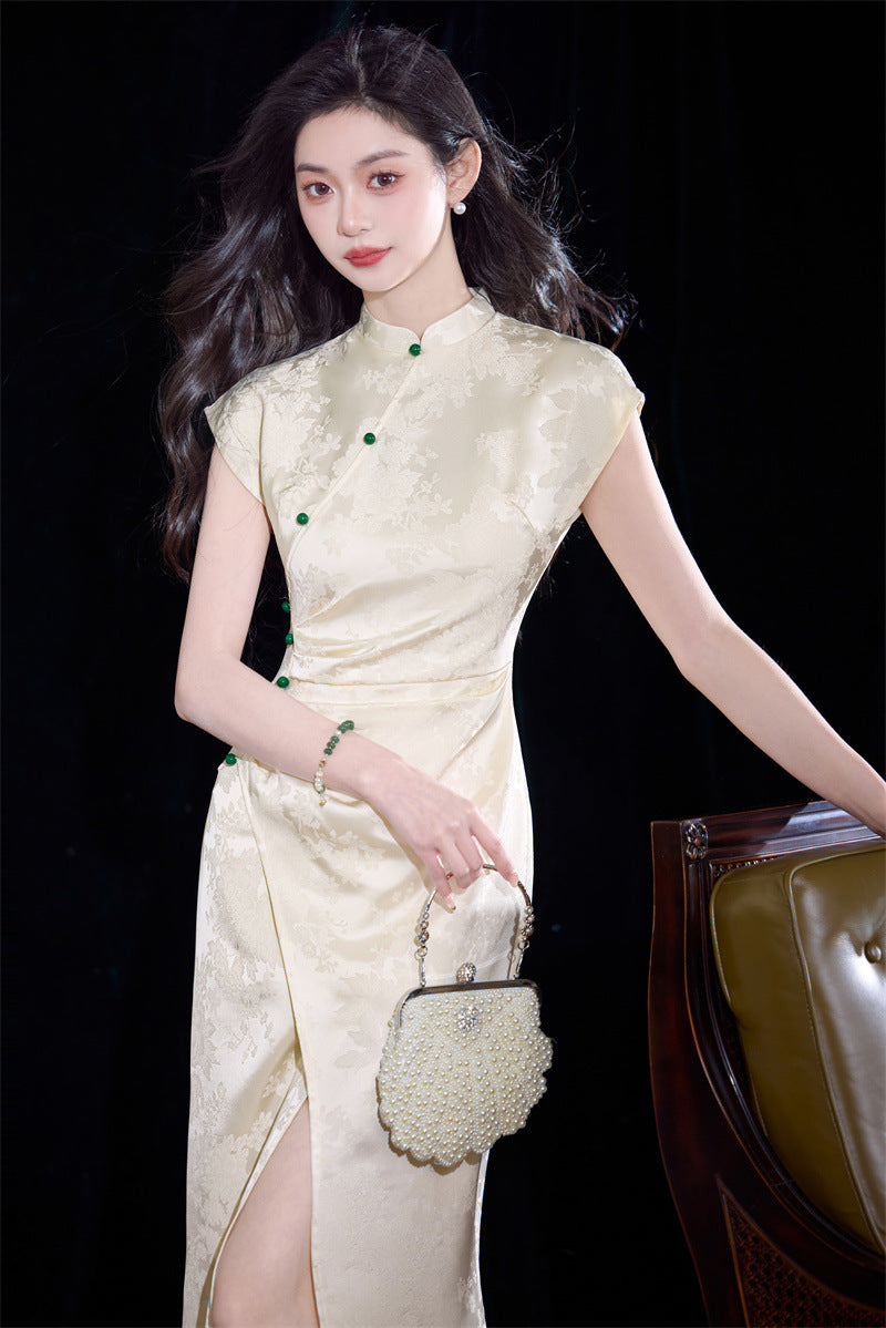 Ivory Jacquard Floral modern Cheongsam with Green Buttons for prom