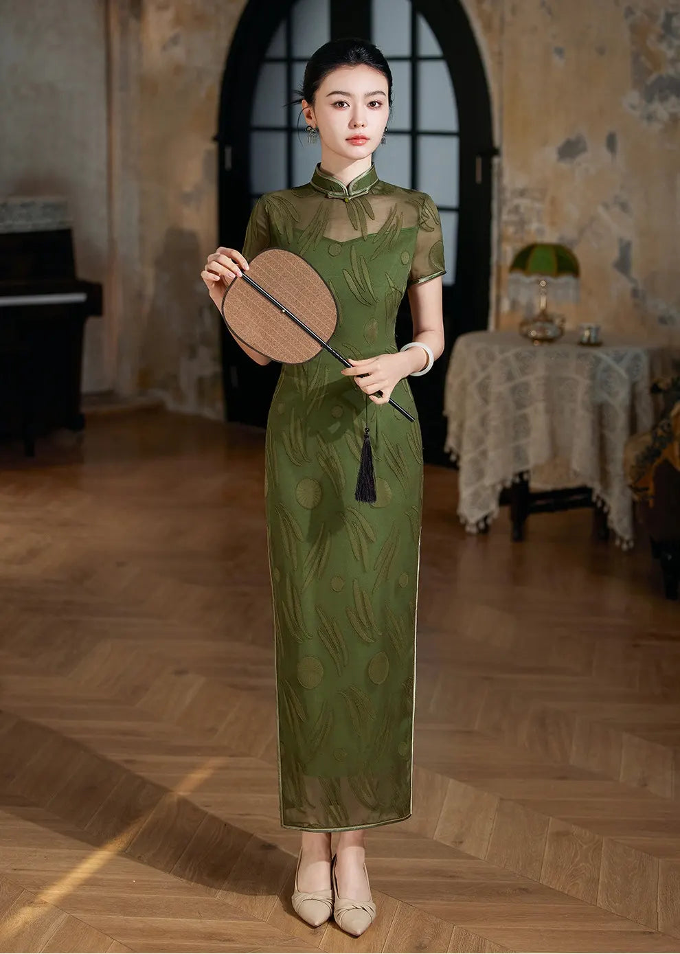 Modernes olivgrünes transparentes Qipao-Cheongsam-Kleid