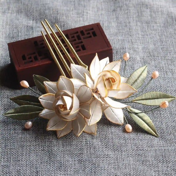 Chinese White 'Chan Hua'  Thread Wrapping Flowers Hair Comb
