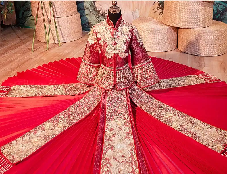 TraditionalRed Glittering Qun Kwa Wedding Dress – Traditional Chinese Bridal Attire on a mannequin against a textured wall.