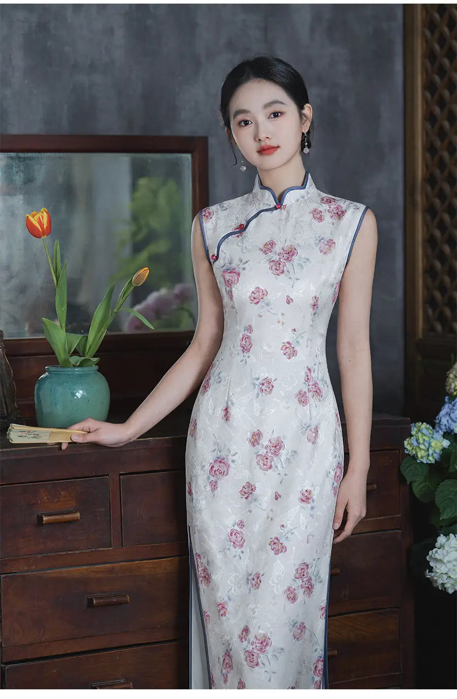 Elegant Traditional Chinese Sleeveless Summer white  floral qi pao dress