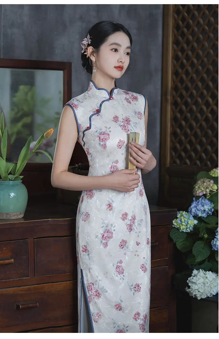 Elegant Traditional Chinese Sleeveless Summer white  floral qi pao dress
