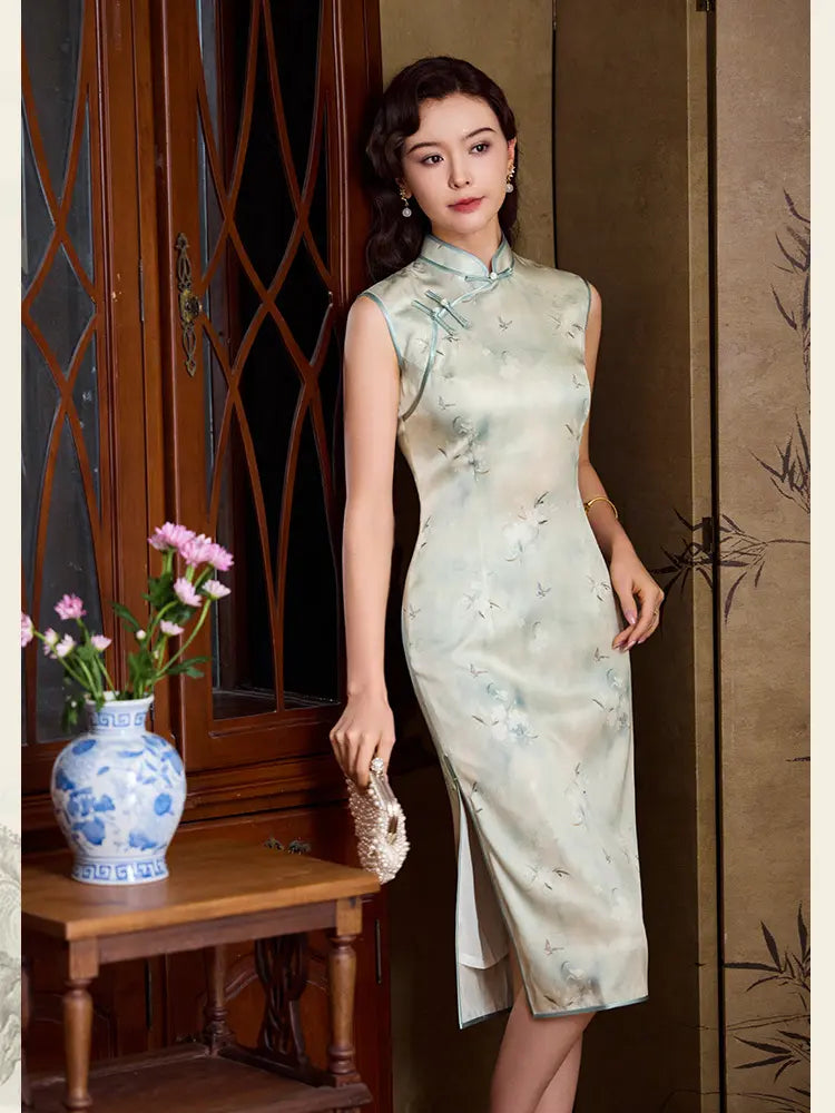 Sage Green Modern  Sleeveless Silk Qipao
