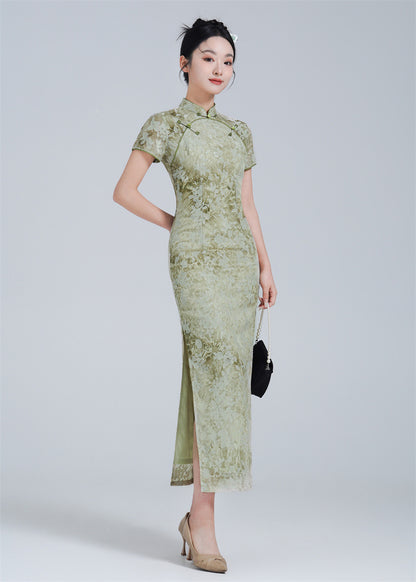 Robe Qipao fleurie verte en sourdine