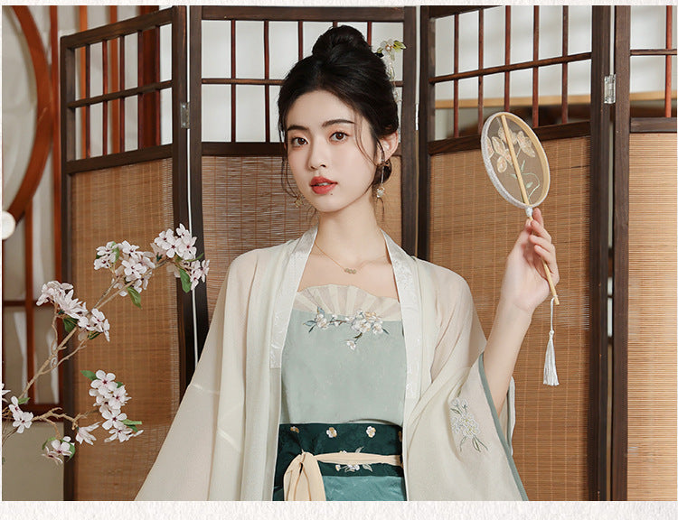 Dreiteiliges Hanfu-Kleid aus der Song-Dynastie mit Stickereien in Blaugrün und Elfenbein
