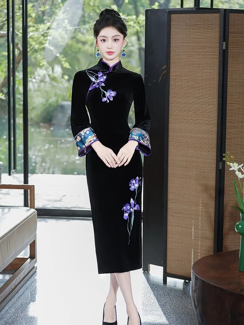 Black Long Sleeves Velvet Qipao With Purple Flowers