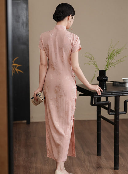 Rosa Jacquard-Qipao-Kleid mit Schmetterling und Pfingstrose