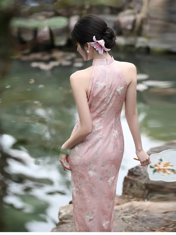 Modernes chinesisches Pastell-Blumen-Neckholder-ärmelloses Qipao