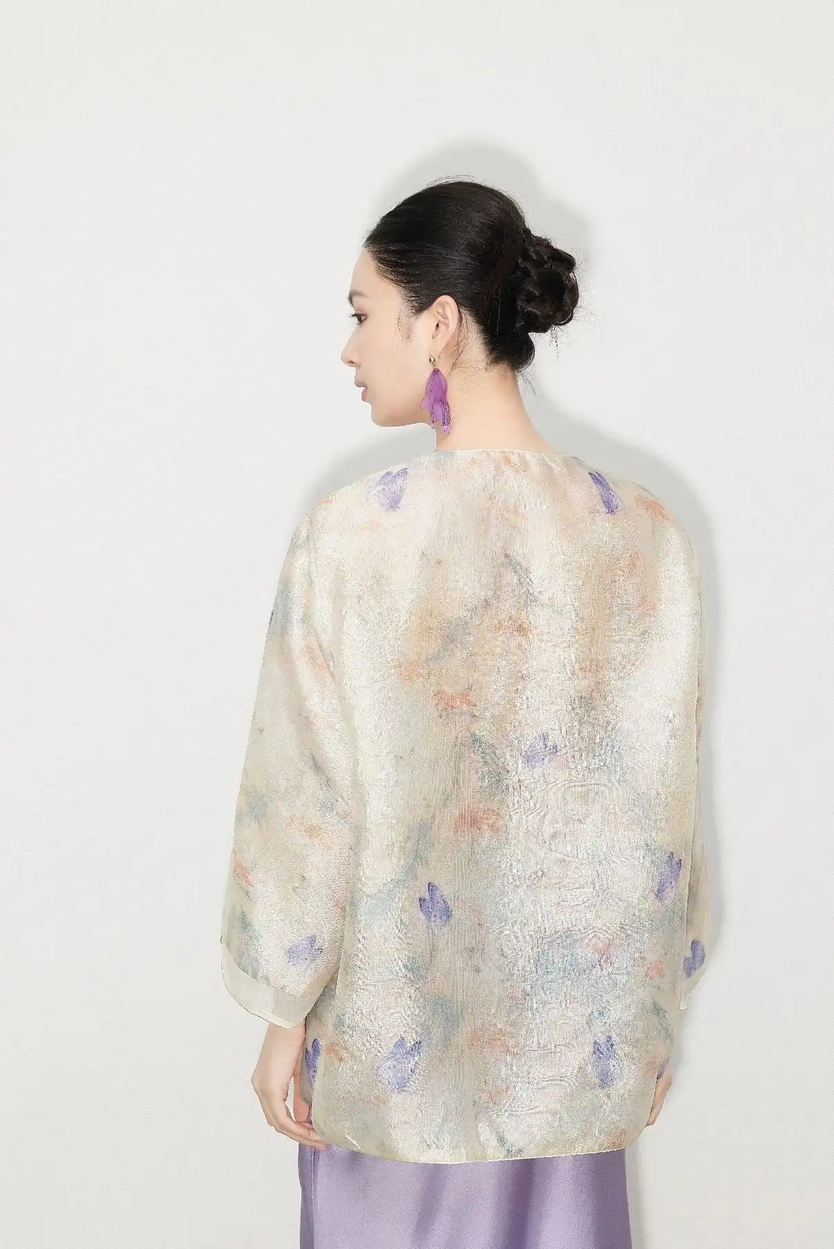 Neues Set aus transparentem Oberteil und lila Rock im chinesischen Stil mit Schmetterlingsmotiv