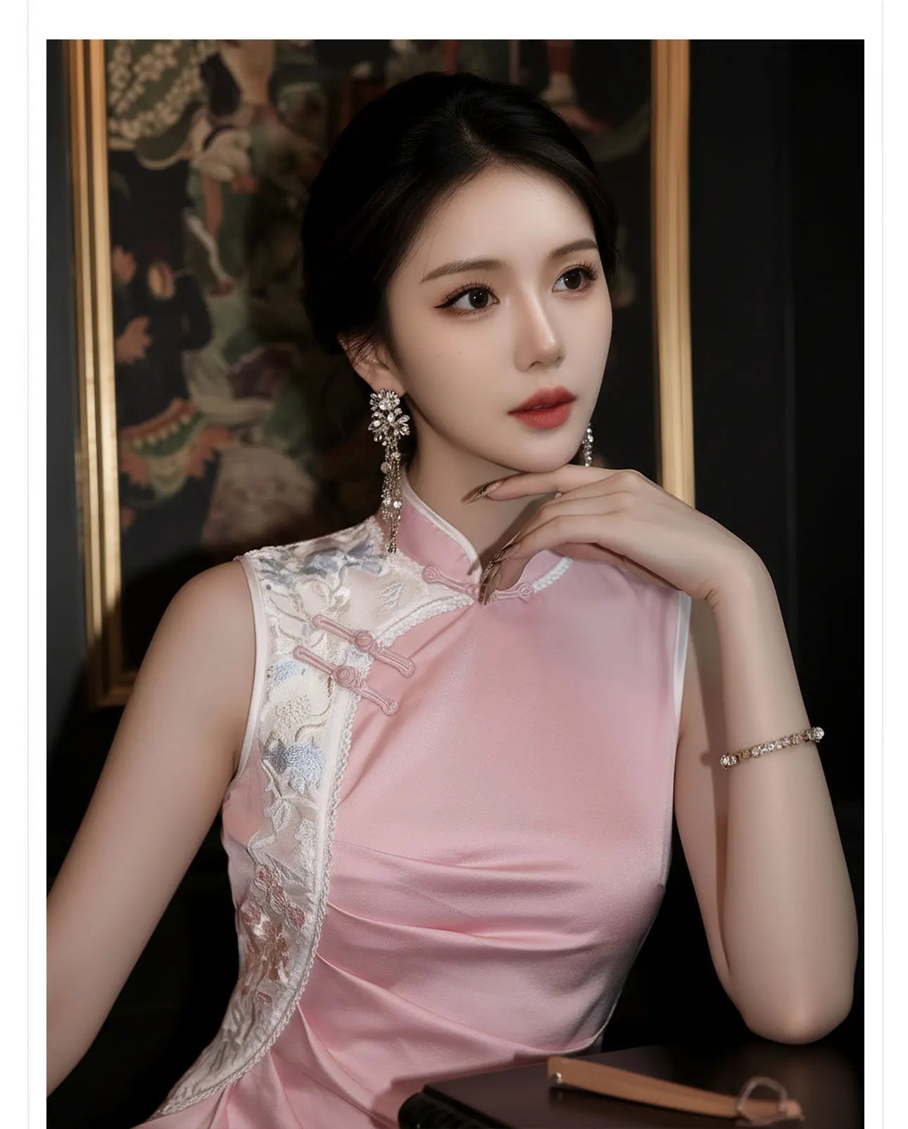 Qipao chinois rose sans manches avec drapé sur le côté
