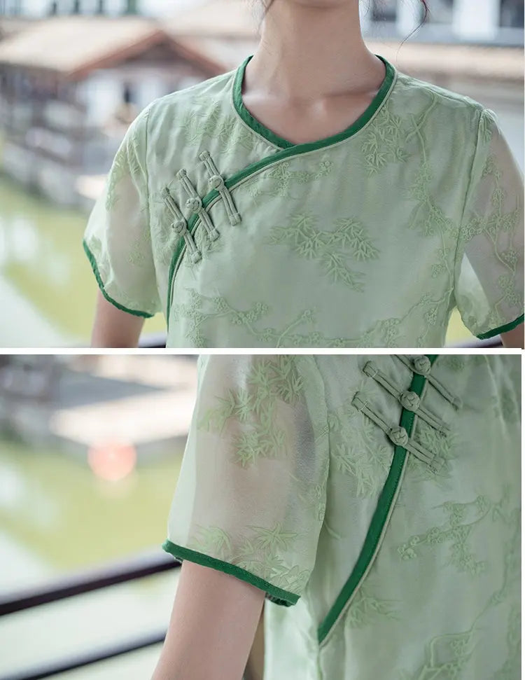 Grünes besticktes lockeres Qipao-Kleid
