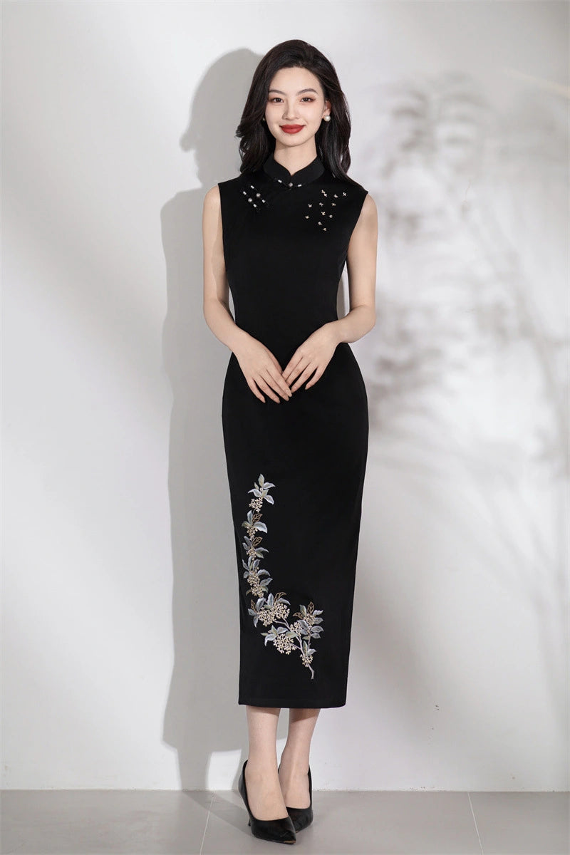 Robe Qipao moderne noire sans manches avec broderie florale