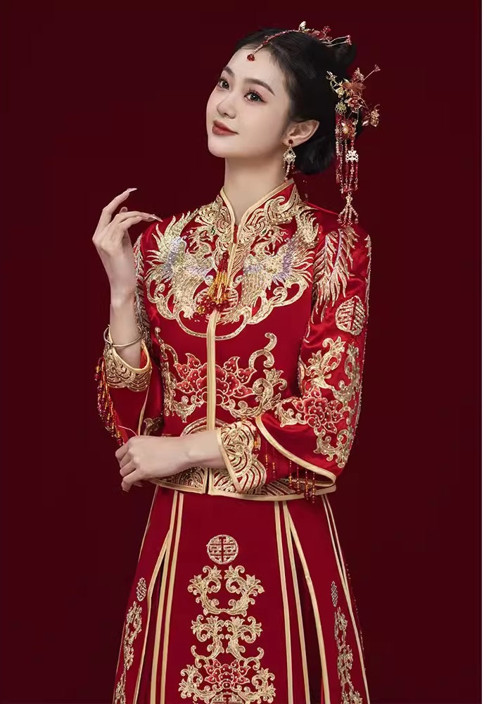 model in red phoenix qun kwa wedding dress