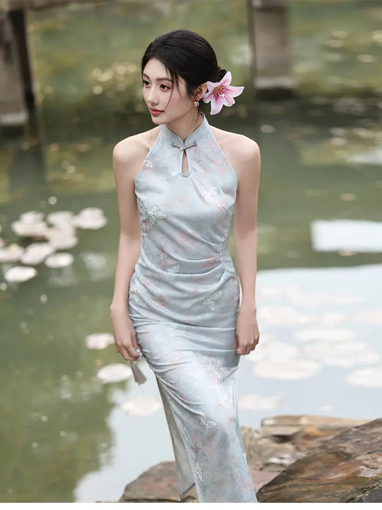 Modernes chinesisches Pastell-Blumen-Neckholder-ärmelloses Qipao