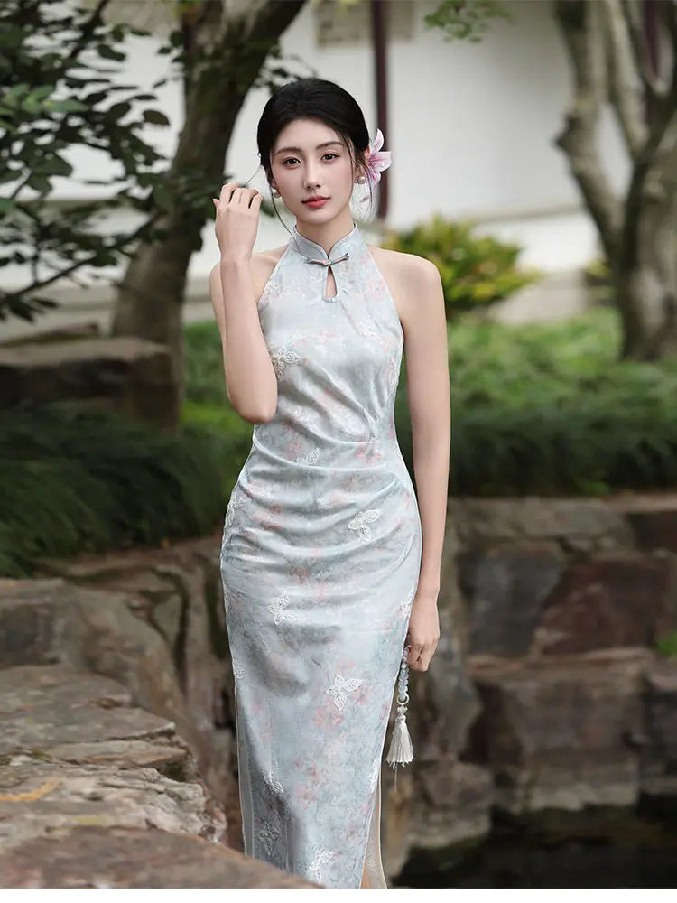 Modernes chinesisches Pastell-Blumen-Neckholder-ärmelloses Qipao