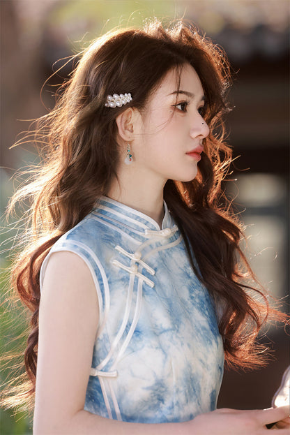 Robe Qipao sans manches bleu ciel et blanche