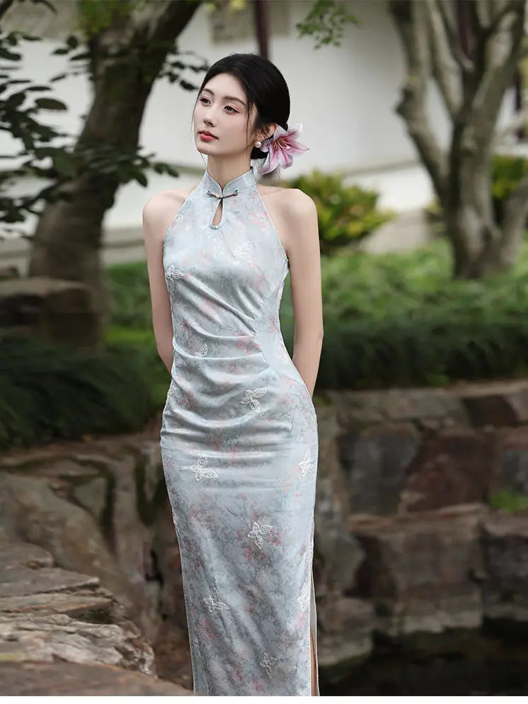 Modernes chinesisches Pastell-Blumen-Neckholder-ärmelloses Qipao