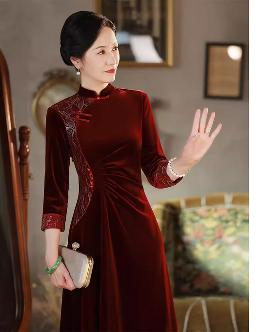 Traditionelles chinesisches Cheongsam-Qipao-Kleid aus Samt mit Stehkragen und langen Ärmeln