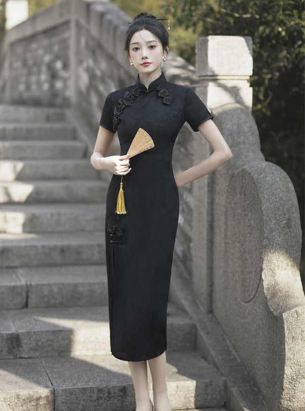 girl in  black mordernized  Cheongsam Qipao dress twist, features 3D rose flower embellishments and side slit. 