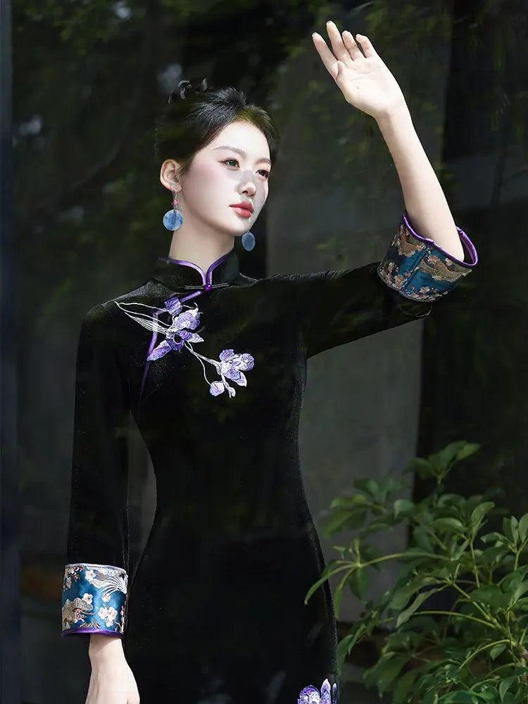 Black Long Sleeves Velvet Qipao With Purple Flowers
