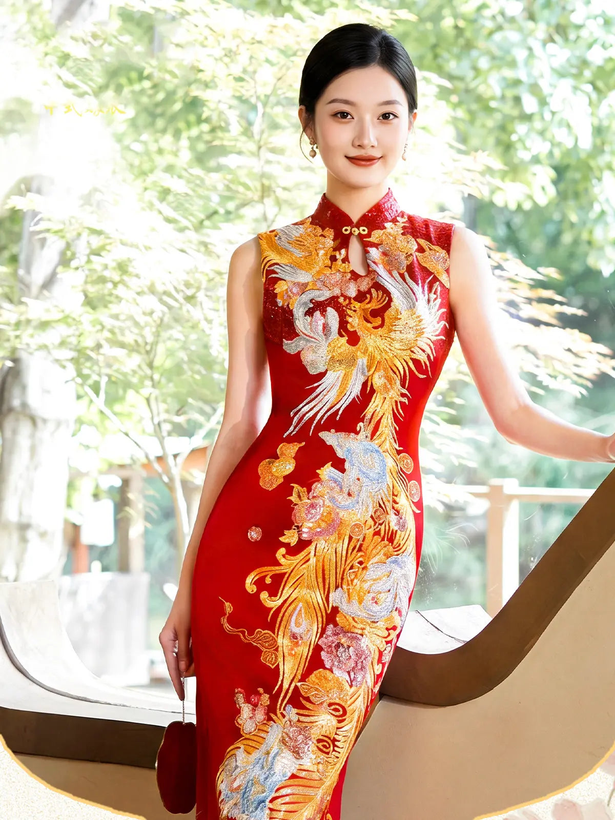 Modern Chinese  Sleeveless Phoenix Wedding Qipao with Train