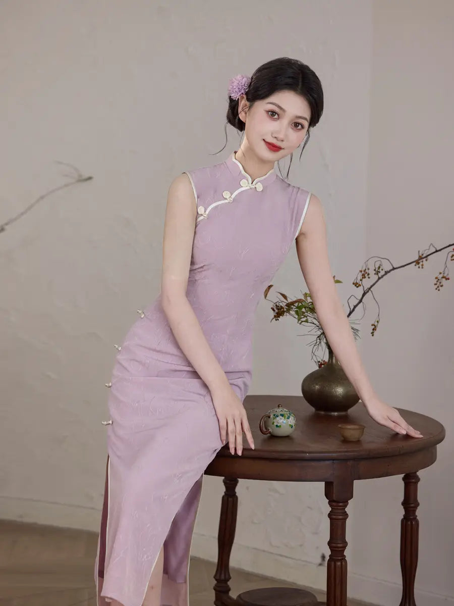 Blaues ärmelloses Midi-Qipao-Kleid aus Jacquard
