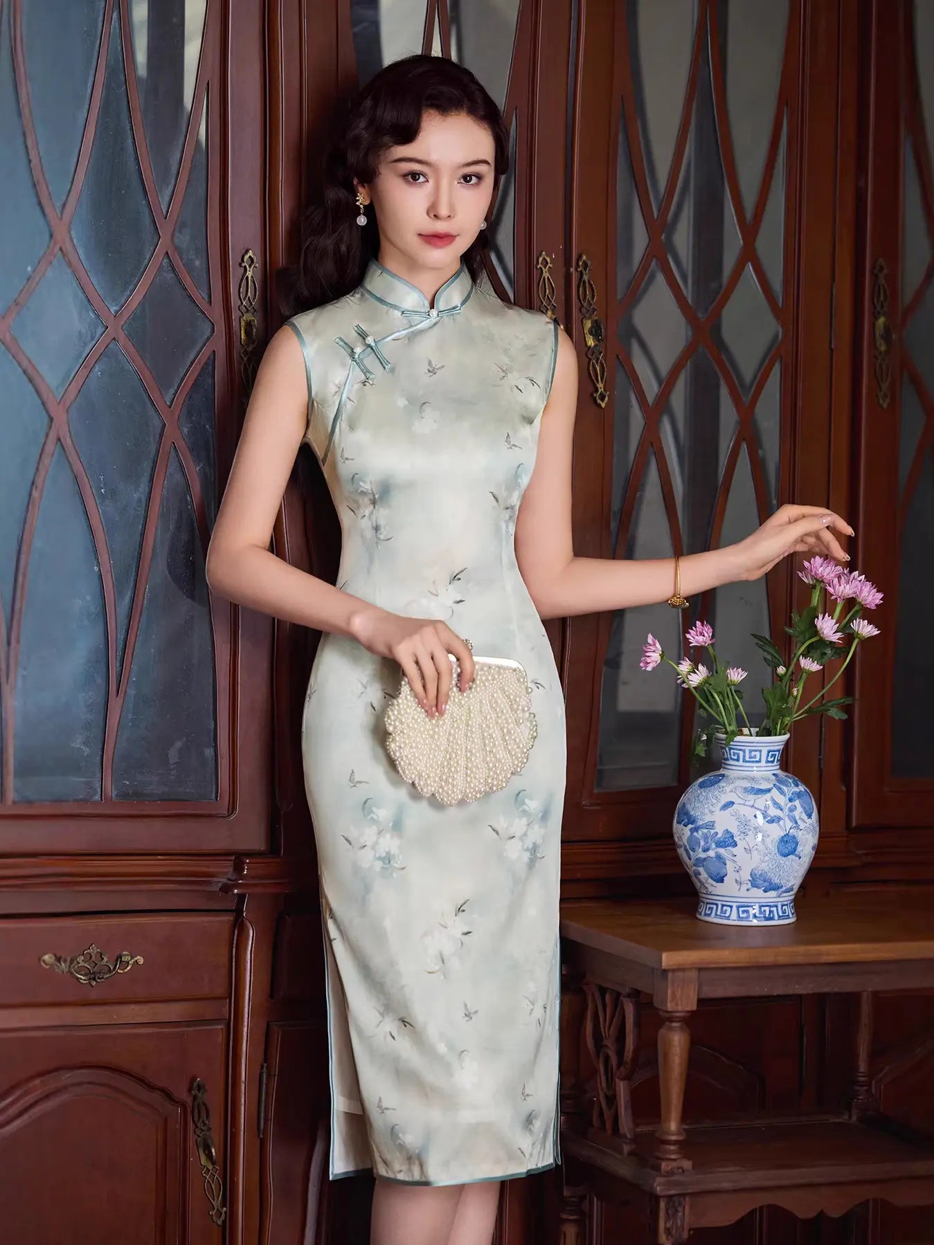 Sage Green Modern  Sleeveless Silk Qipao