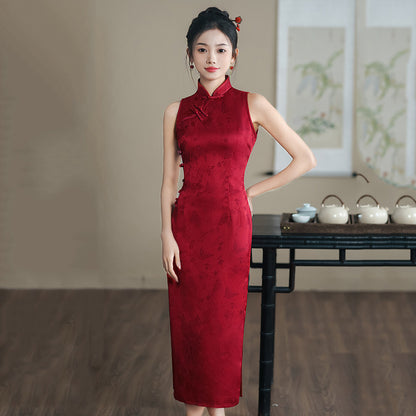 model in red sleeveless qipao cheongsam dress