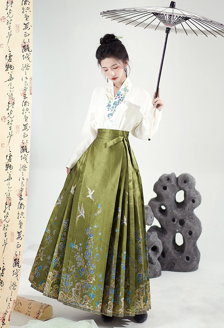 Robe Hanfu en trois pièces brodée de lotus bleu et blanc de la dynastie Song