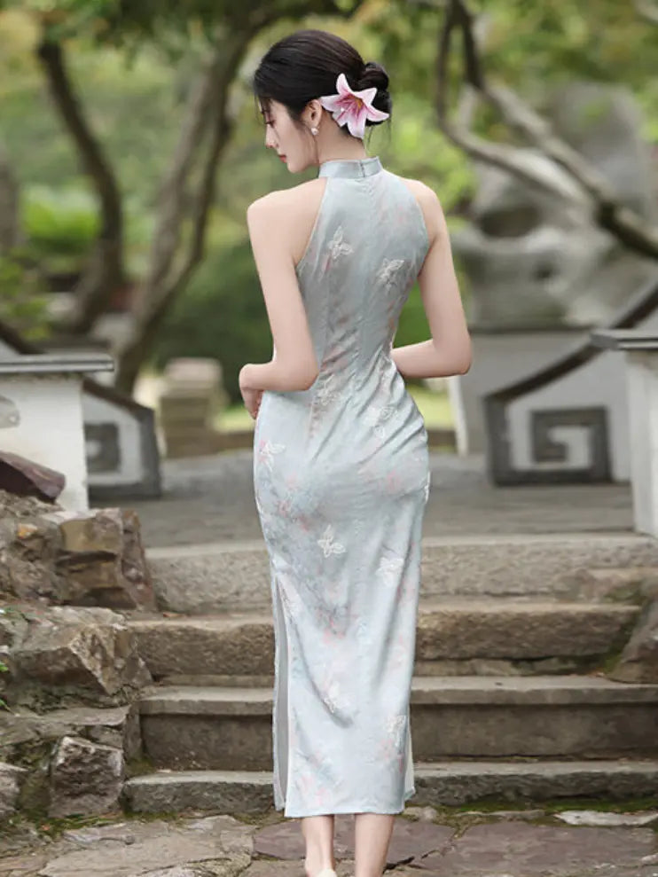 Modernes chinesisches Pastell-Blumen-Neckholder-ärmelloses Qipao